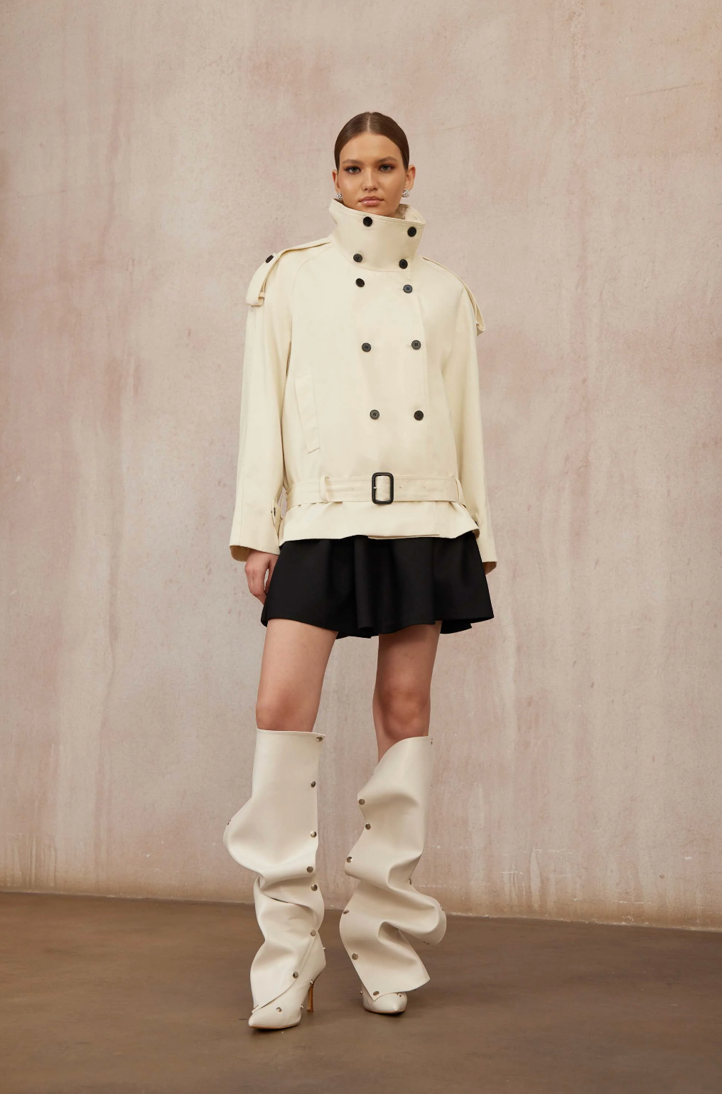 Edith White Double-Breasted Short Trench Coat